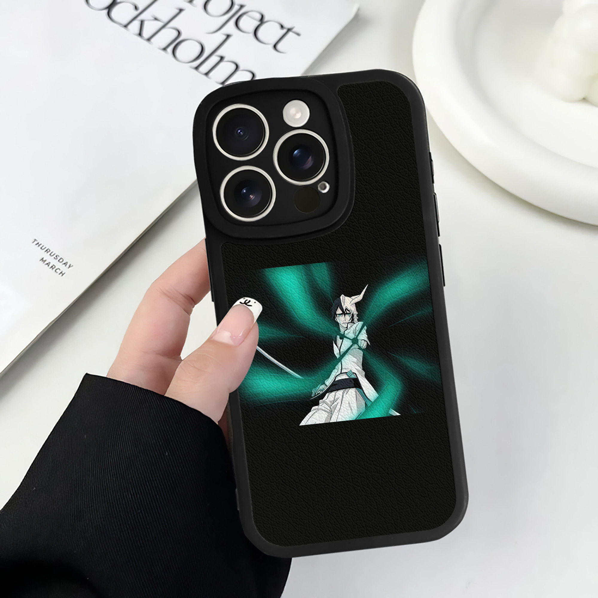 （画像用） ブリーチ ウルキオラ·シファー BLEACH Ulquiorra cifer 【iPhone 16シリーズ対応】シリコンスマホケース（レザー調） 材質：シリコン